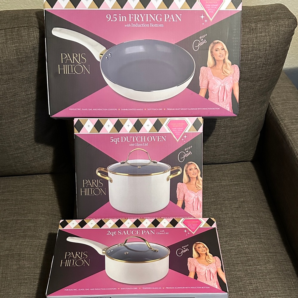 Paris Hilton White Cookware Set
Beautiful with glass lids. New in box
